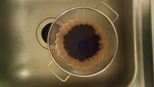 The Finance Geek | Use a coffee filter and a mess strainer to easily empty a french press